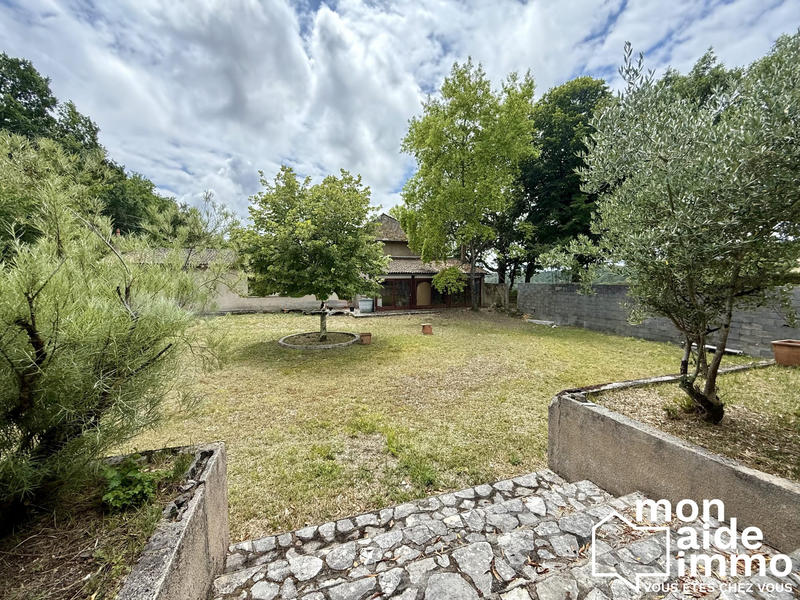 Maison - 240 m² - 8 pièces