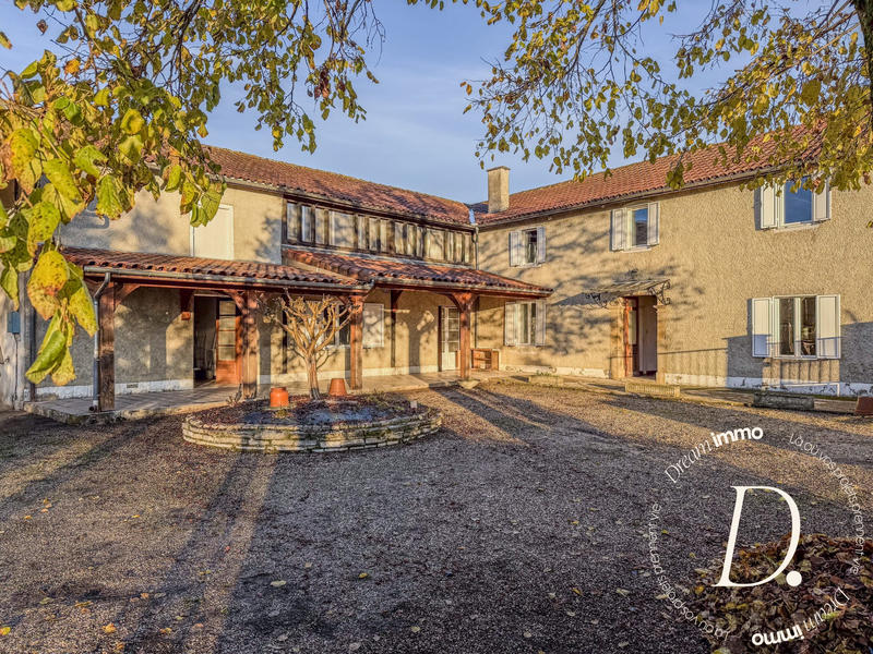 Maison - 230 m² - 7 pièces