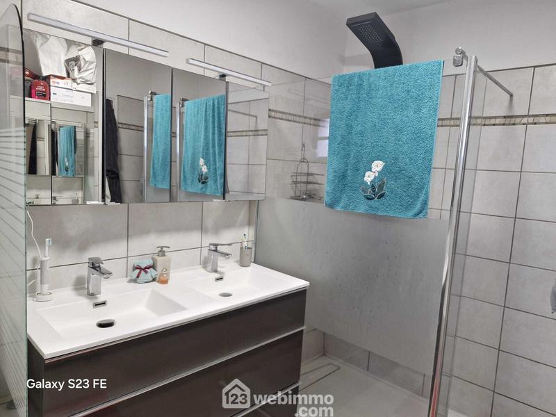 Villa - 90 m² - 4 pièces