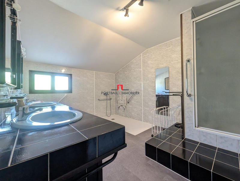 Maison - 140 m² - 4 pièces