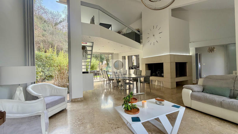 Maison - 169 m² - 8 pièces