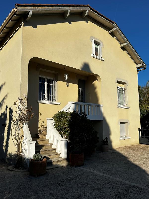 Villa - 216 m² - 9 pièces