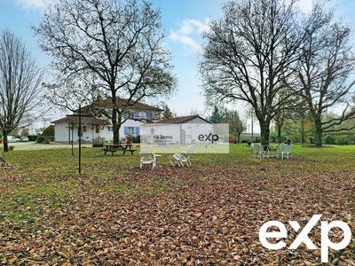 Maison - 250 m² - 13 pièces