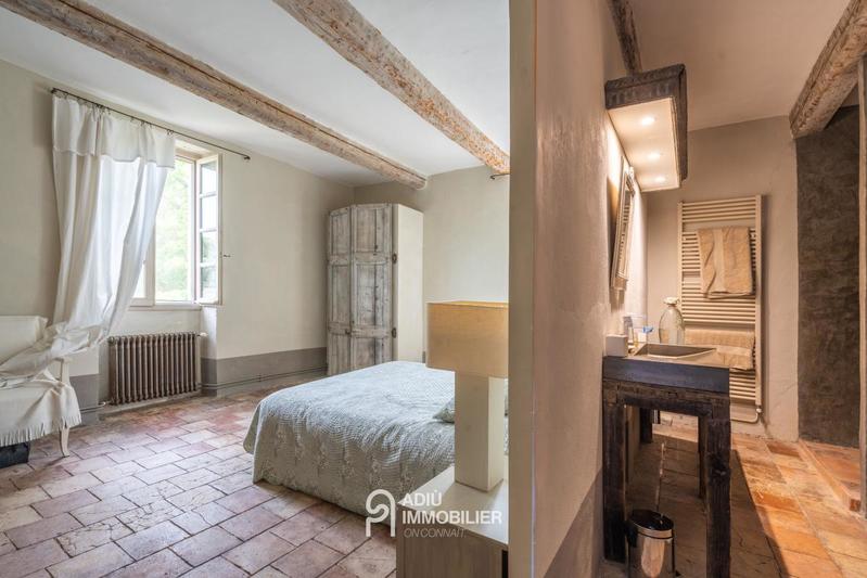 Mas - 300 m² - 7 pièces