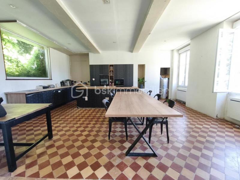 Maison - 238 m² - 7 pièces