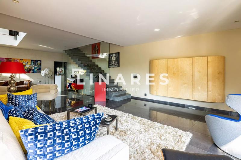 Villa - 252 m² - 6 pièces