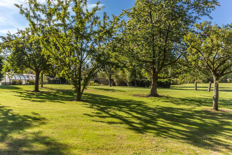 Maison - 327 m² - 12 pièces