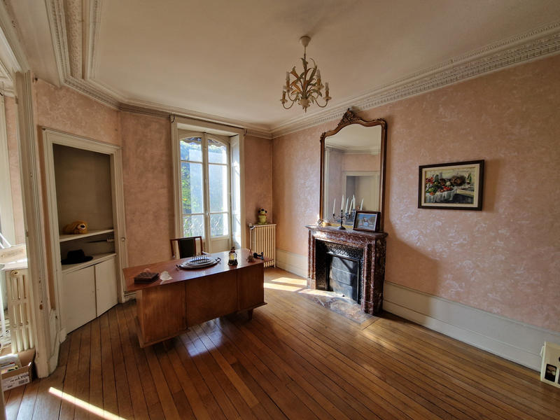 Appartement - 125 m² - 6 pièces