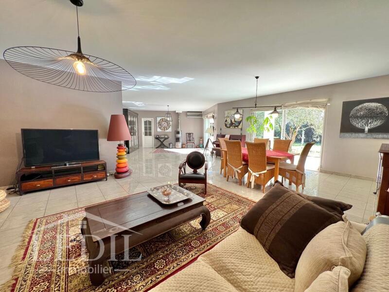 Maison - 207 m² - 5 pièces