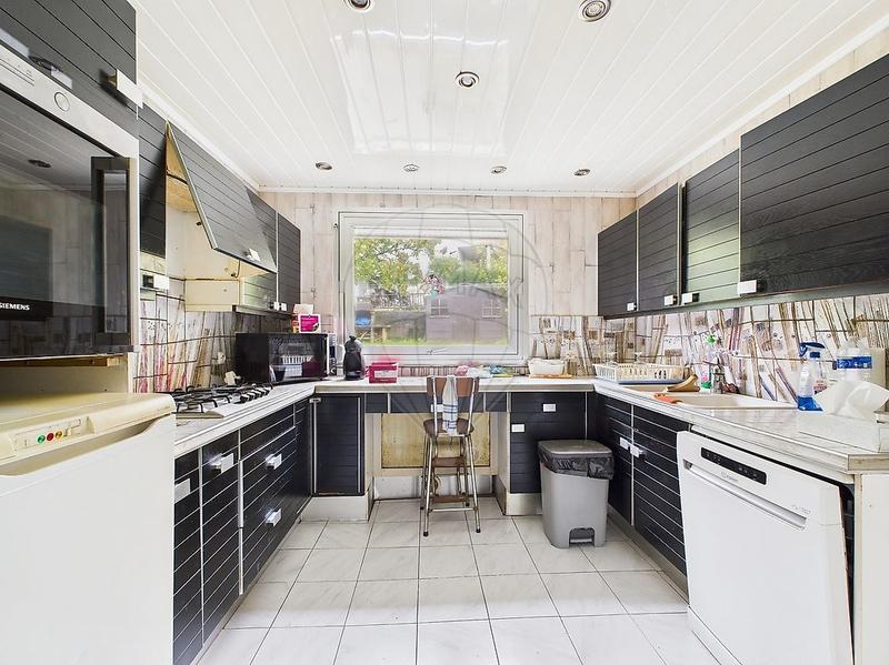 Maison - 230 m² - 8 pièces