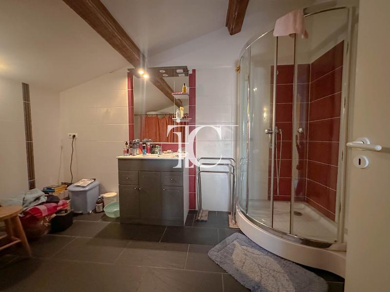 Maison - 245 m² - 8 pièces