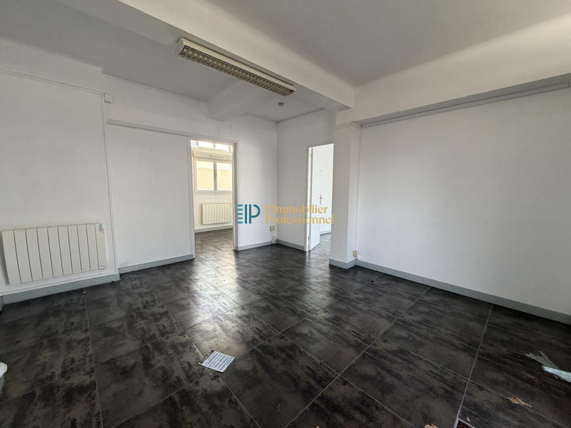 Local commercial - 75 m² - 4 pièces