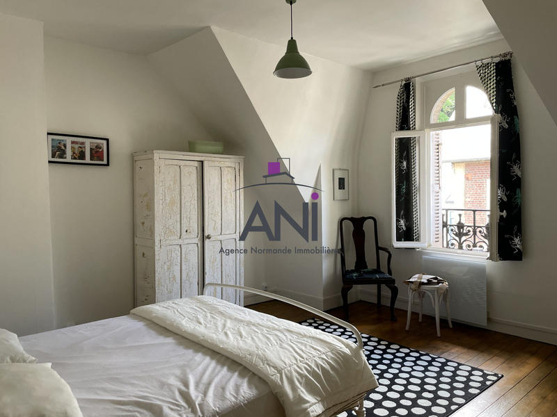 Maison - 303 m² - 12 pièces