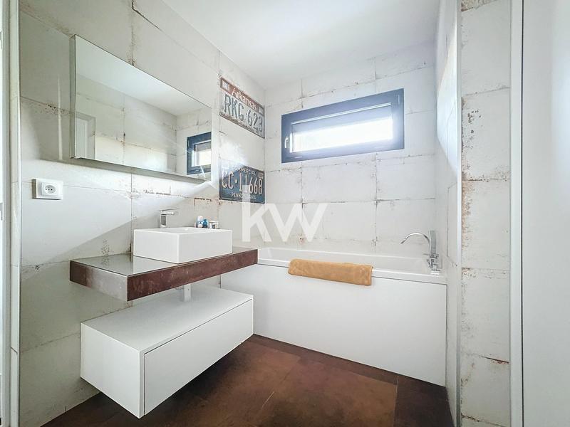 Maison - 335 m² - 7 pièces