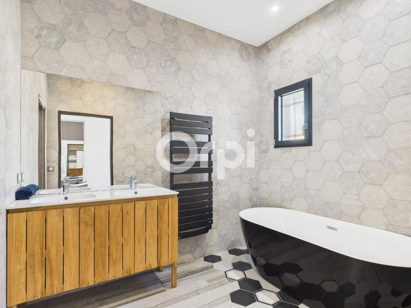 Maison - 180 m² - 5 pièces