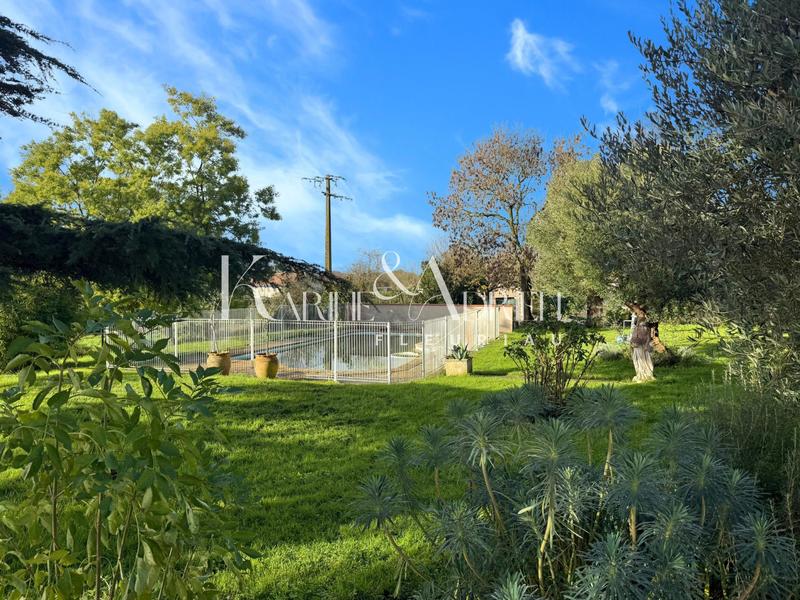 Maison - 201 m² - 7 pièces