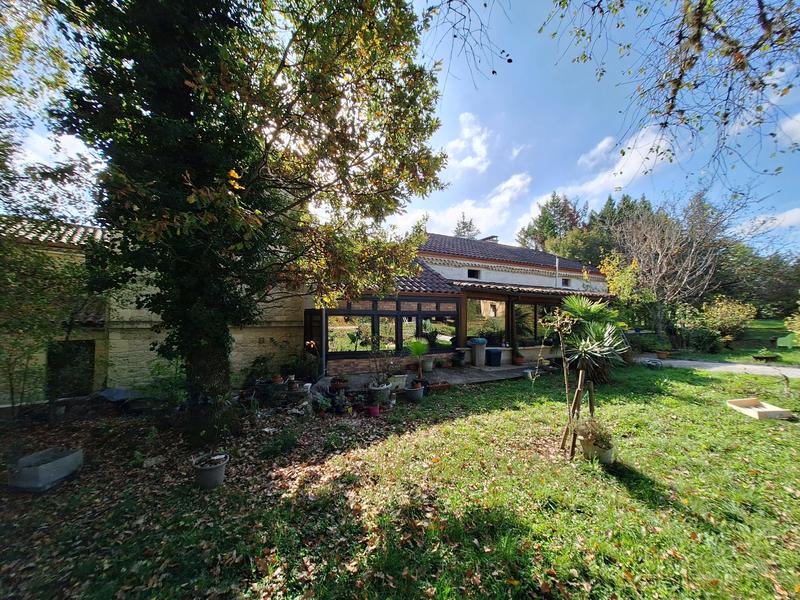 Maison - 425 m² - 11 pièces