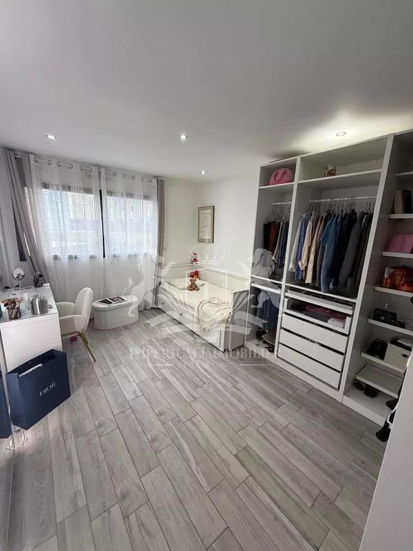 Maison - 142 m² - 7 pièces