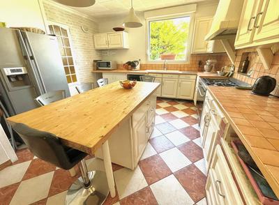 Maison - 232 m² - 9 pièces