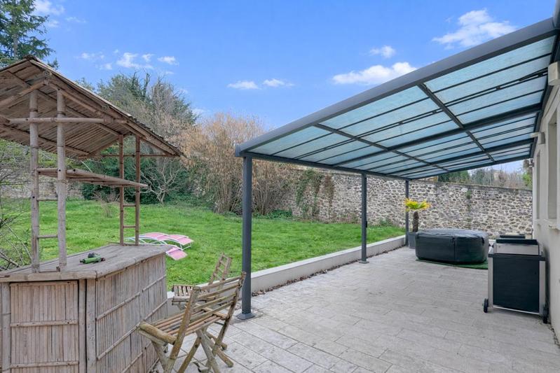 Pavillon - 235 m² - 7 pièces