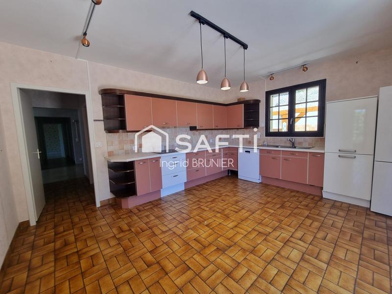 Maison - 257 m² - 9 pièces