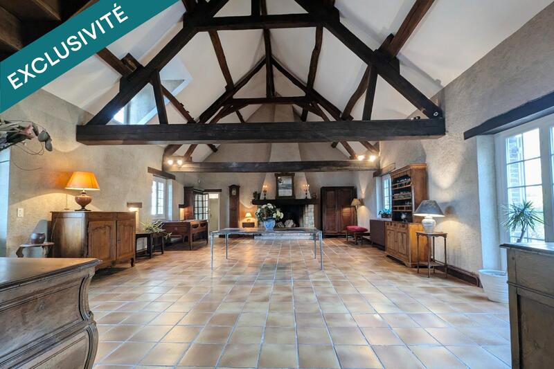 Propriété - 245 m² - 7 pièces