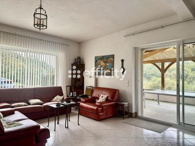 Maison - 211 m² - 8 pièces