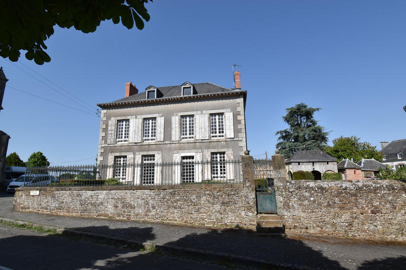 Maison - 168 m² - 8 pièces