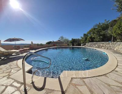 Maison - 192 m² - 7 pièces