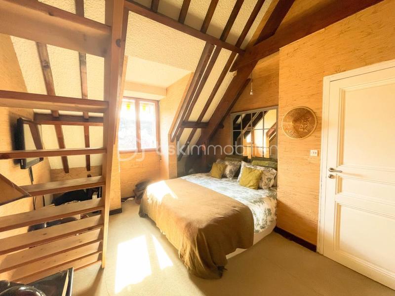 Maison traditionnelle - 147 m² - 6 pièces