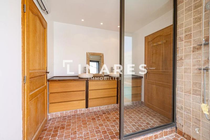 Maison - 210 m² - 5 pièces