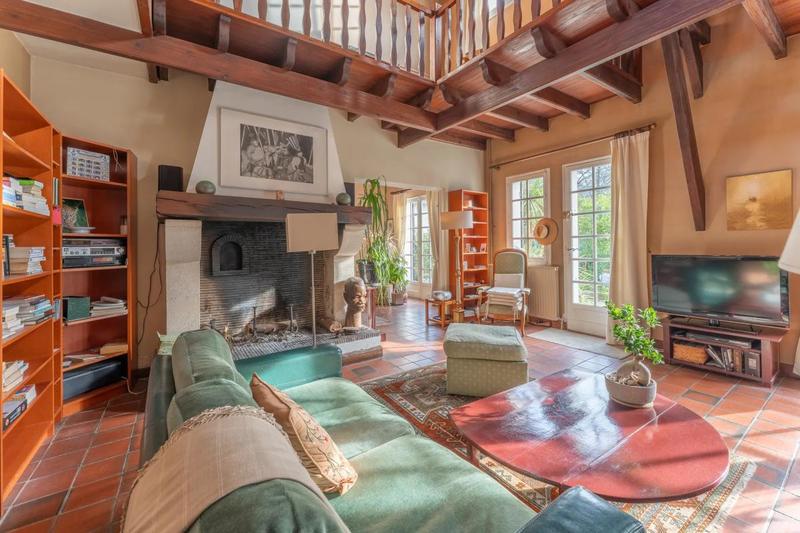 Maison - 211 m² - 16 pièces