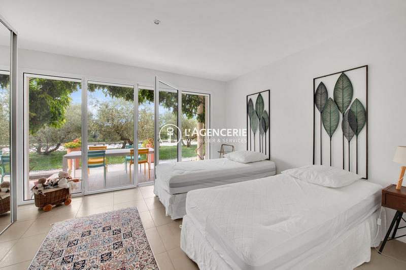 Villa - 300 m² - 9 pièces