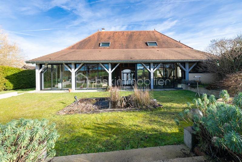 Longère - 390 m² - 11 pièces