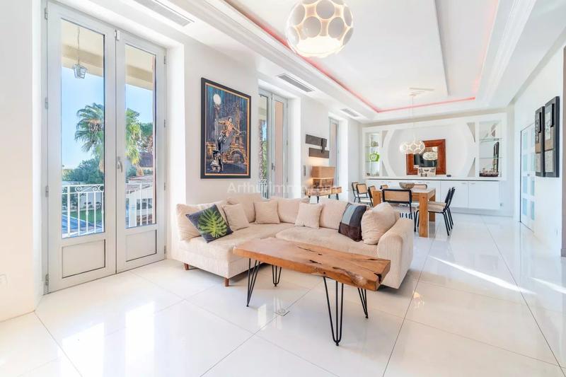 Maison - 400 m² - 7 pièces