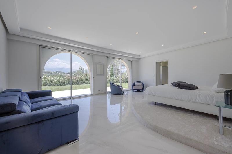 Maison - 540 m² - 10 pièces