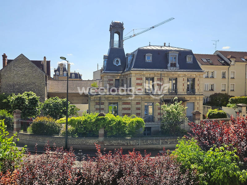 Maison - 250 m² - 10 pièces