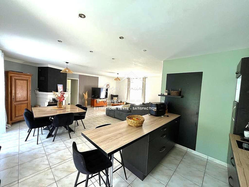 Maison - 151 m² - 8 pièces