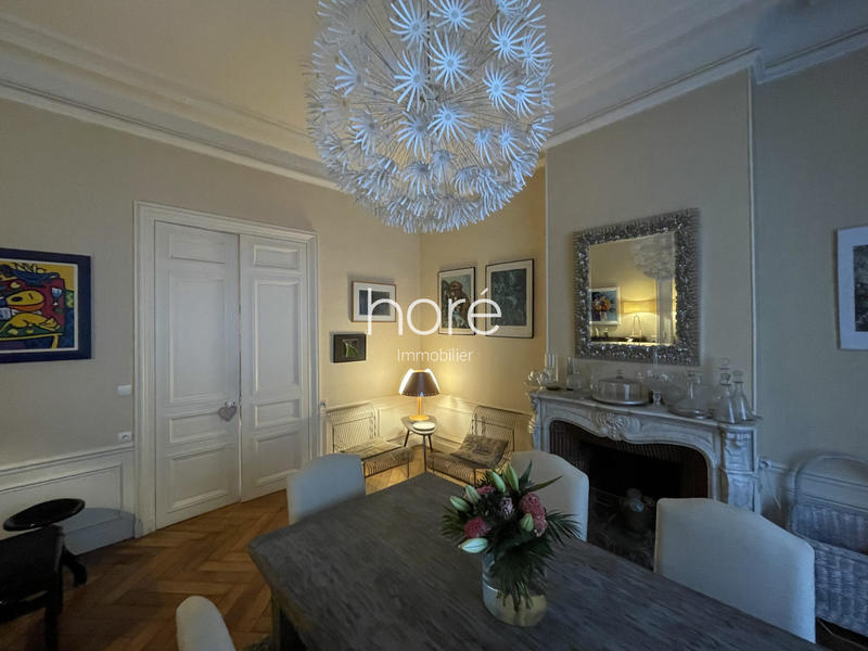 Maison - 210 m² - 9 pièces