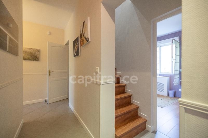 Maison - 300 m² - 12 pièces