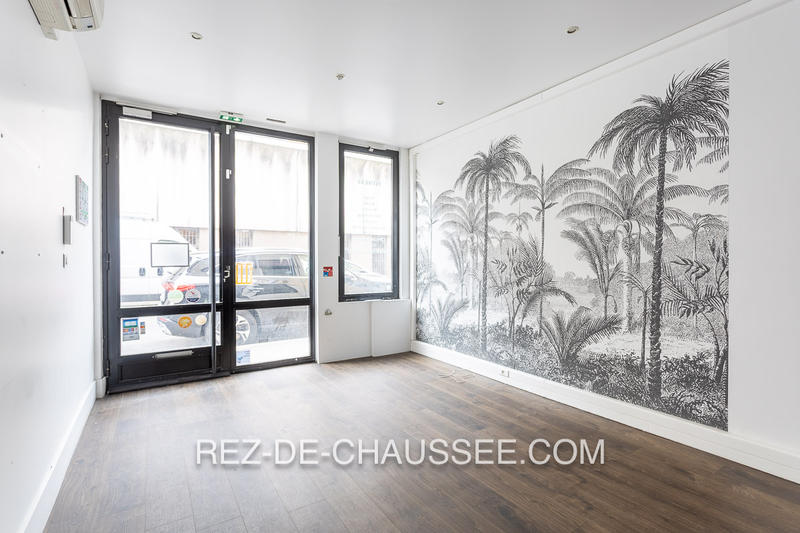 Local commercial - 253 m² - 6 pièces