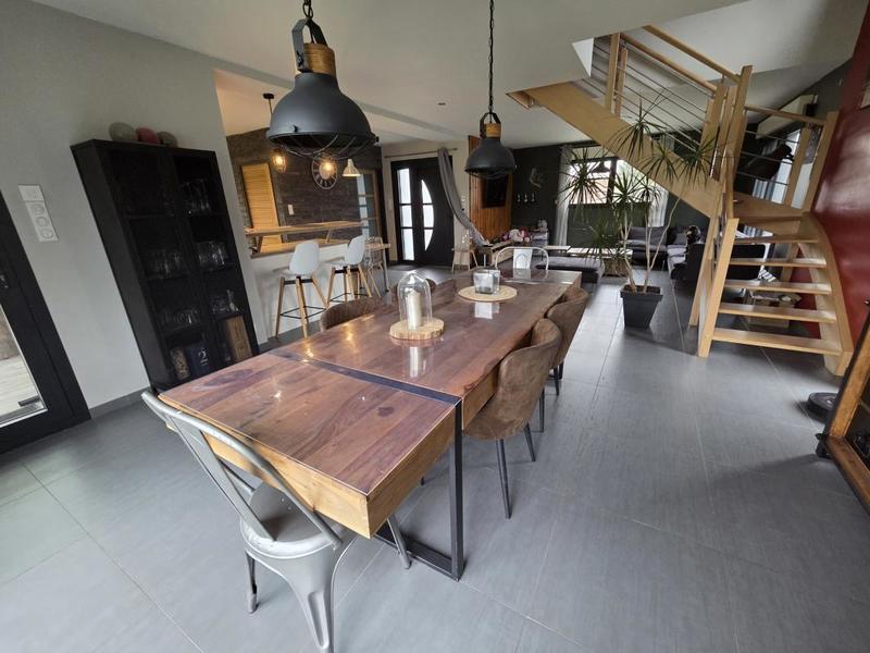 Pavillon - 150 m² - 6 pièces