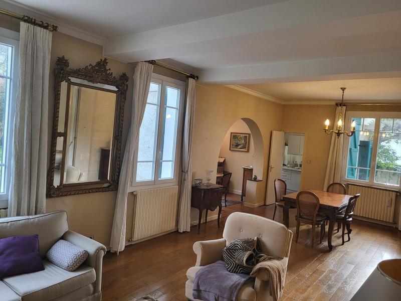 Maison - 220 m² - 8 pièces