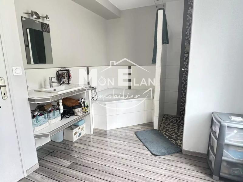 Château - 123 m² - 5 pièces