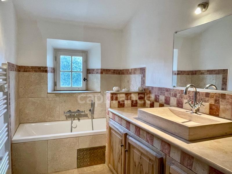 Maison en pierre - 220 m² - 7 pièces