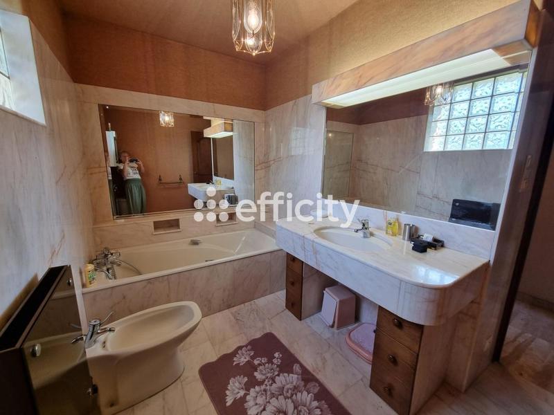 Maison - 350 m² - 15 pièces