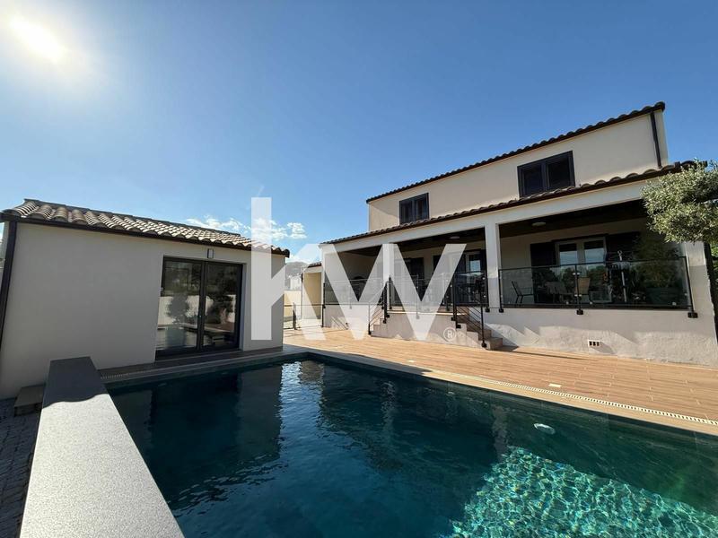 Maison contemporaine - 201 m² - 9 pièces