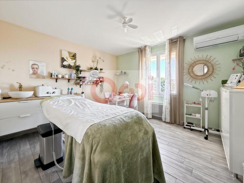 Villa - 273 m² - 8 pièces