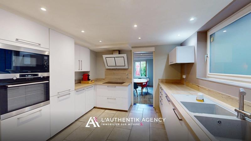 Maison traditionnelle - 192 m² - 7 pièces