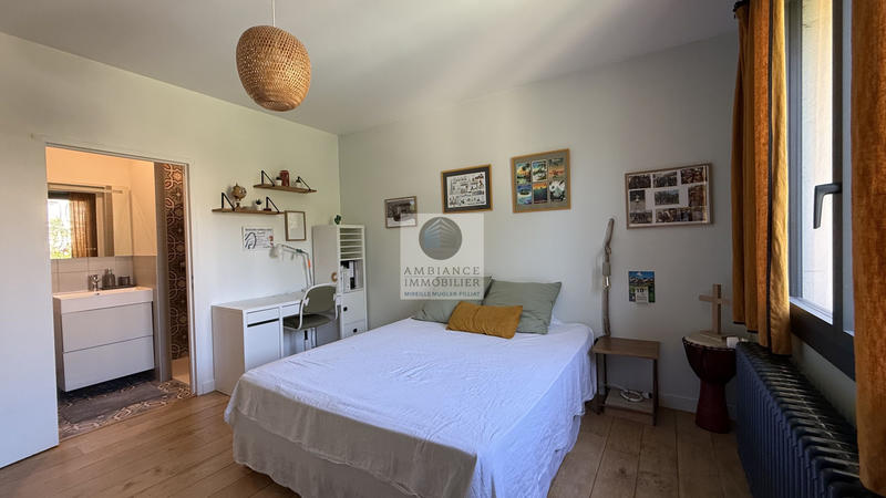 Maison - 280 m² - 10 pièces